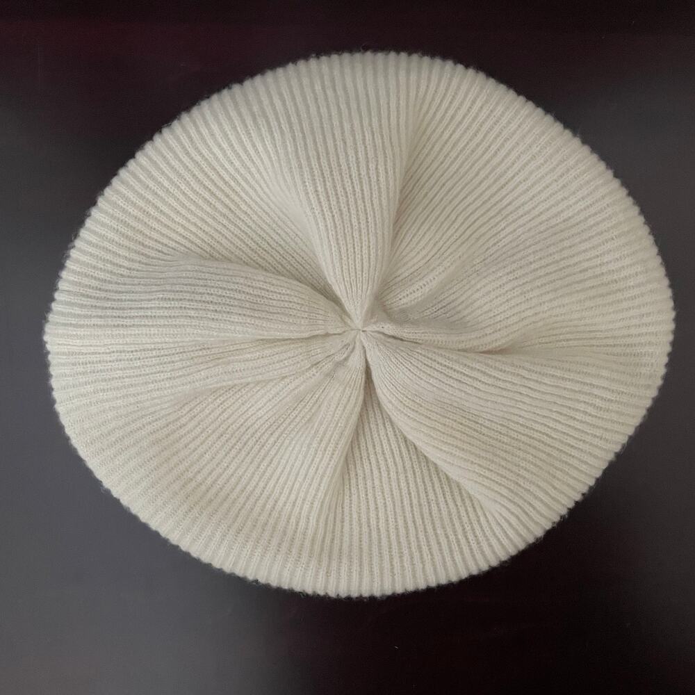 VINCE CAMUTO Ribbed Cashmere Beret In Ivory 10"